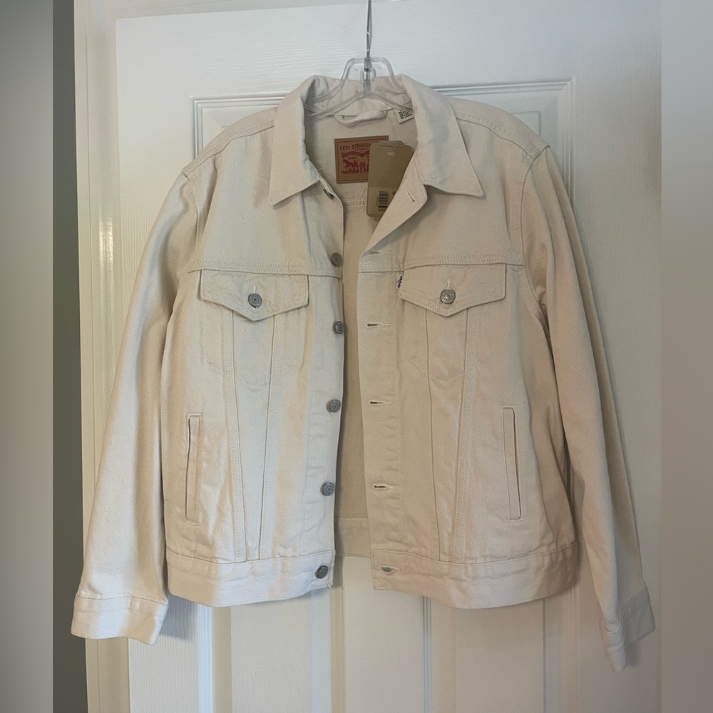 Levi’s cream denim jacket, size L, NWT